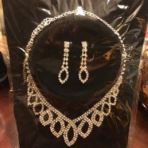 Glamorous necklace & earring set